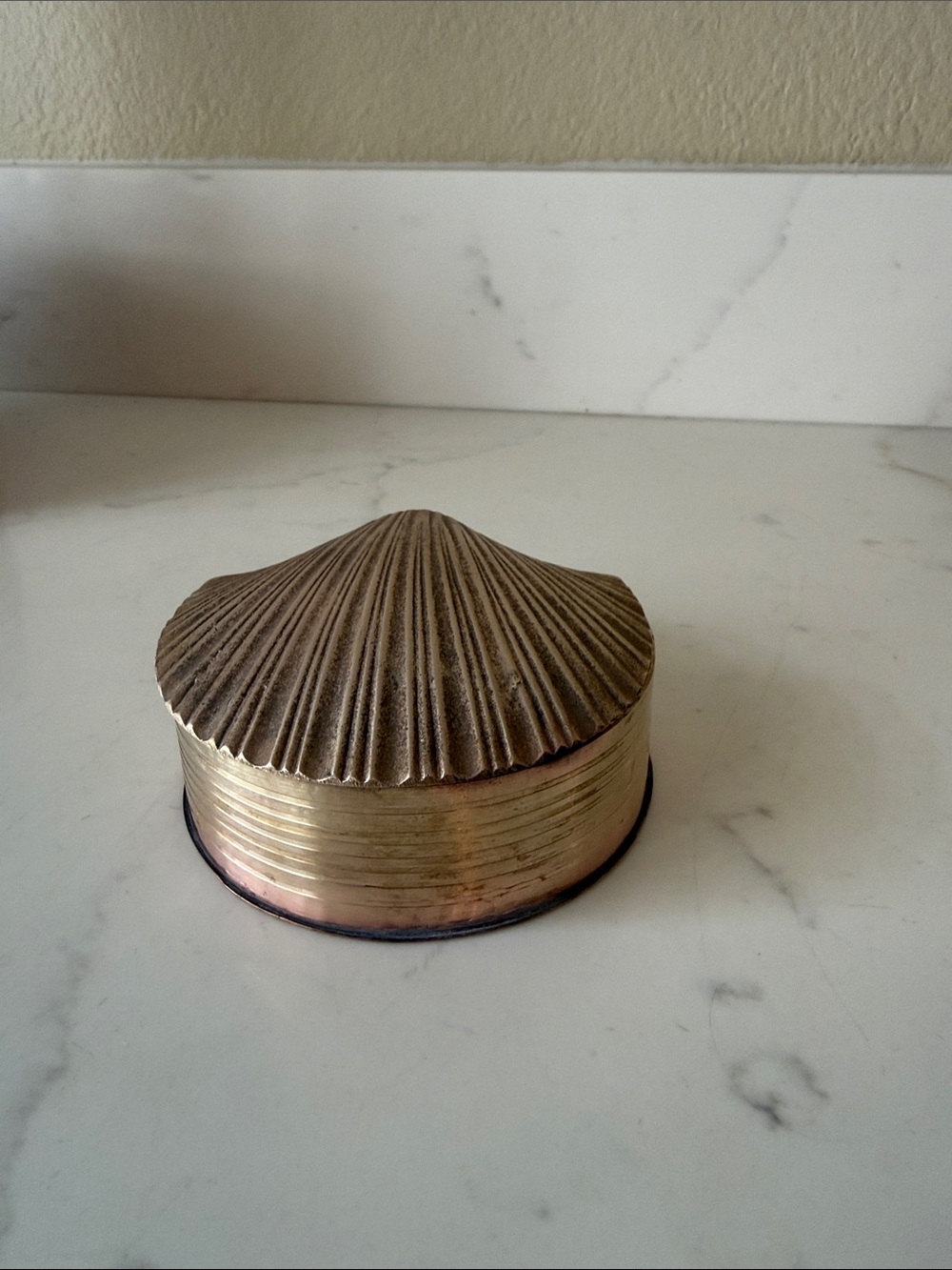 Vintage Nesting Brass Shell Trinket boxes Set of 3 - Picture 12 of 14